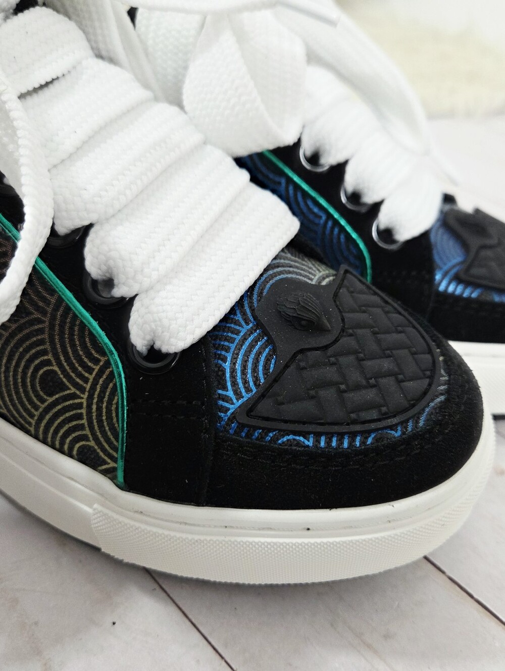 Kurt Geiger Southbank Tag sneakers metallic rainbow low top women's 7 new NWT - Picture 6 of 9